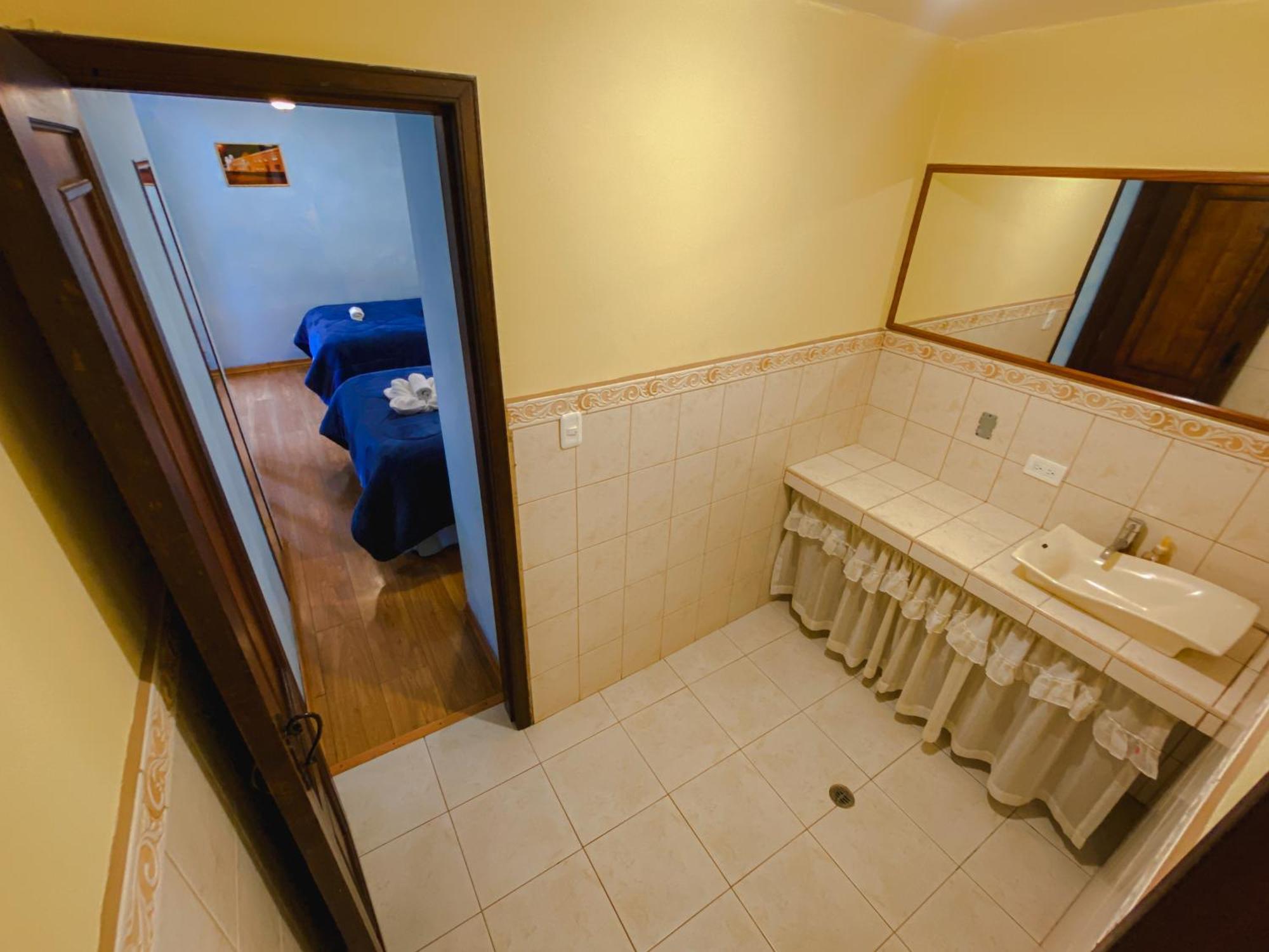 Golden Rest Latacunga Hotel Bilik gambar