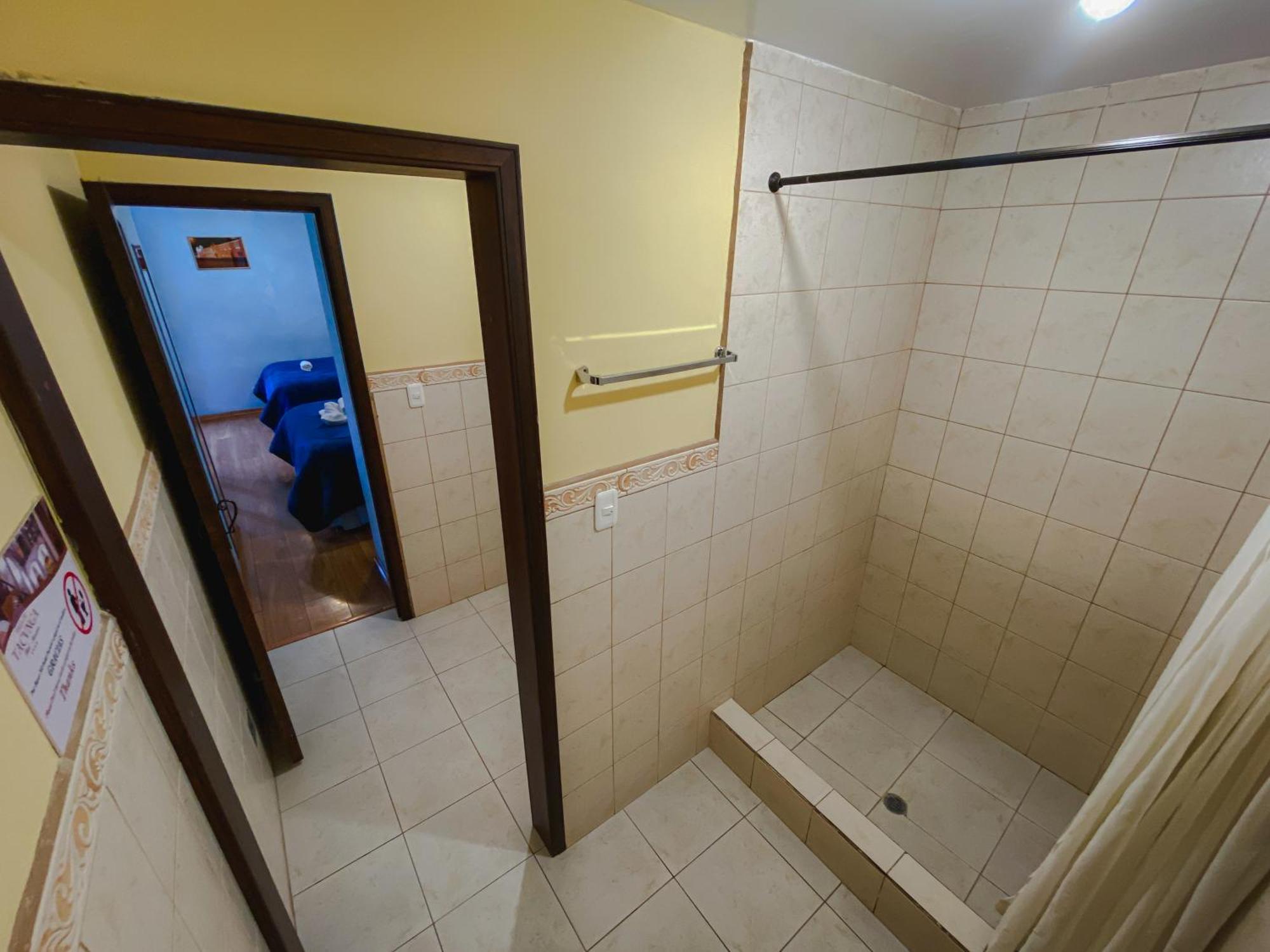 Golden Rest Latacunga Hotel Bilik gambar