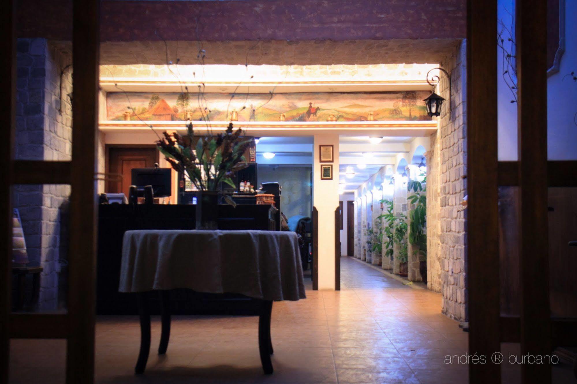 Golden Rest Latacunga Hotel Luaran gambar